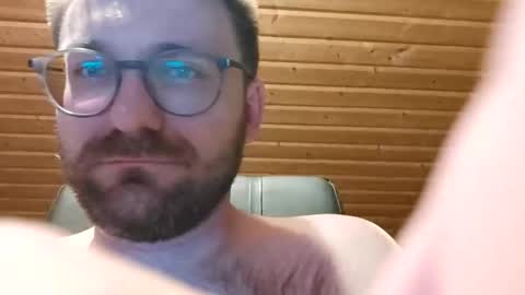 Snapshot of ben00189 chatting on January 5, 10:40 pm ben00189 online show from January 5, 10:40 pm