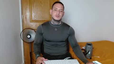 Snapshot of benjamin_isaac chatting on March 3, 12:23 am benjamin_isaac online show from March 3, 12:23 am