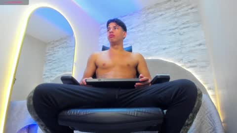 BENJAMIN online show from January 15, 12:25 pm