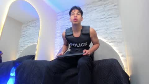 BENJAMIN online show from December 20, 3:00 pm