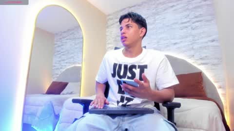 BENJAMIN online show from January 22, 2:35 pm