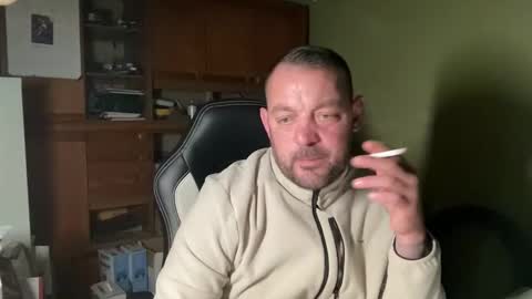 benochau online show from March 28, 11:27 pm