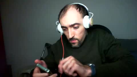 Snapshot of bentish chatting on February 13, 7:10 pm bentish online show from February 13, 7:10 pm