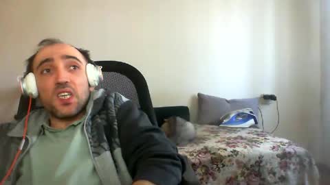 Snapshot of bentish chatting on January 1, 10:00 am bentish online show from January 1, 10:00 am