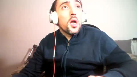 Snapshot of bentish chatting on February 1, 6:29 pm bentish online show from February 1, 6:29 pm