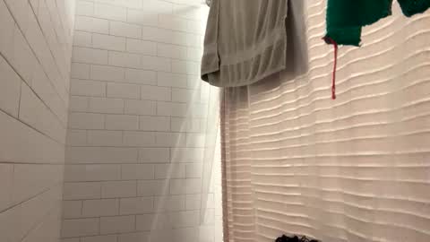 berriess_ online show from April 2, 11:40 am