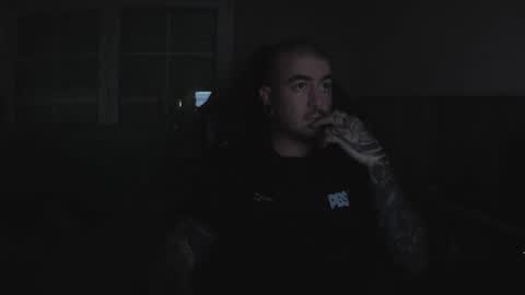 berto3389 online show from December 1, 8:45 pm