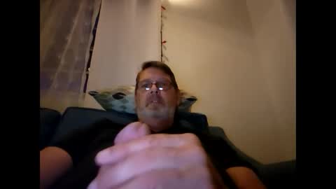 Snapshot of bigal9816192 chatting on February 4, 6:25 am bigal9816192 online show from February 4, 6:25 am