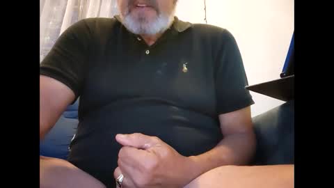 Snapshot of bigal9816192 chatting on March 11, 5:27 am bigal9816192 online show from March 11, 5:27 am