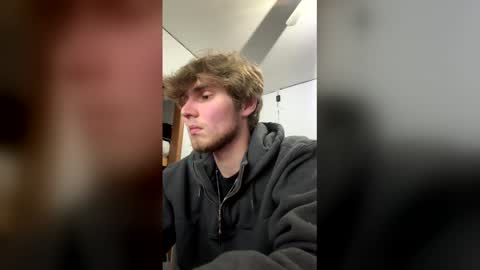 bigskinnyboyshh online show from December 18, 11:45 pm