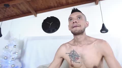 Snapshot of bigzehuz chatting on December 26, 1:18 am andres online show from December 26, 1:18 am