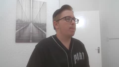 Snapshot of bisexualboy05 chatting on November 1, 3:16 pm Bisexual boy online show from November 1, 3:16 pm