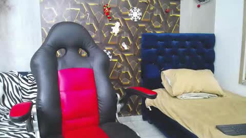 black_king_241 online show from December 4, 2:51 am