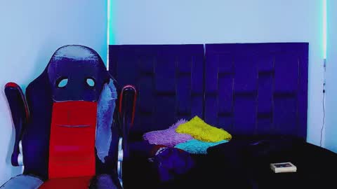 Snapshot of blade_sensual chatting on October 17, 6:39 am blade_sensual online show from October 17, 6:39 am