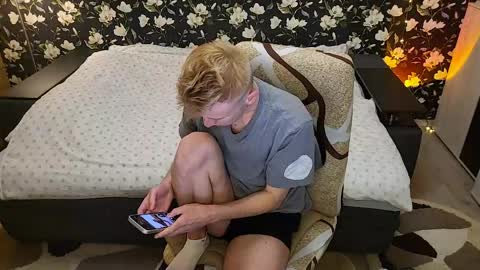 blond_boy69 online show from April 23, 6:10 pm