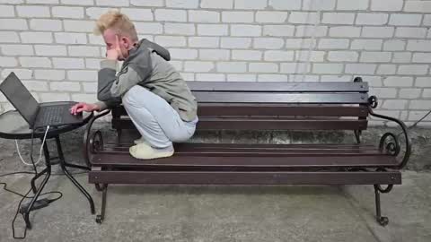 blond_boy69 online show from May 30, 1:33 pm