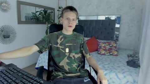 Snapshot of blondie_lover69 chatting on March 8, 6:35 pm Maleeth online show from March 8, 6:35 pm