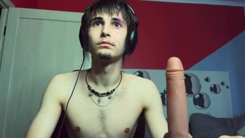 Snapshot of blue_w0rld chatting on October 18, 5:01 am SONNYVAN online show from October 18, 5:01 am
