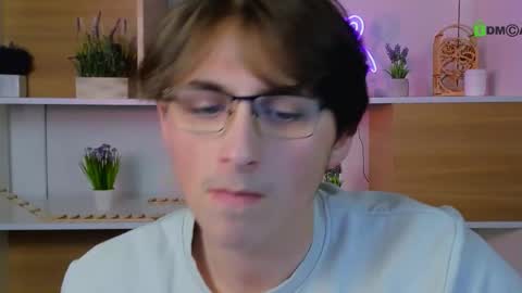 bondi_vv online show from December 15, 8:17 pm