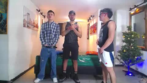 THOMAS AND DAMIAND online show from December 19, 7:11 pm