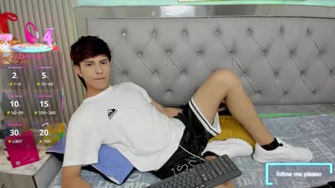 Esteban online show from December 20, 3:35 am