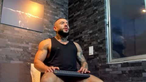 Snapshot of brucedallas chatting on October 5, 11:09 pm brucedallas online show from October 5, 11:09 pm