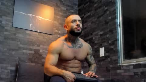 Snapshot of brucedallas chatting on October 3, 1:54 am brucedallas online show from October 3, 1:54 am