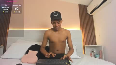 Snapshot of brunette__boy chatting on September 10, 4:11 am Luis online show from September 10, 4:11 am