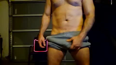 Snapshot of buckwildbrad37 chatting on December 12, 7:52 am buckwildbrad37 online show from December 12, 7:52 am