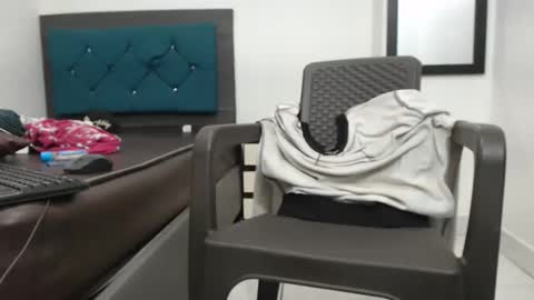 burrodelacosta online show from April 6, 4:46 am