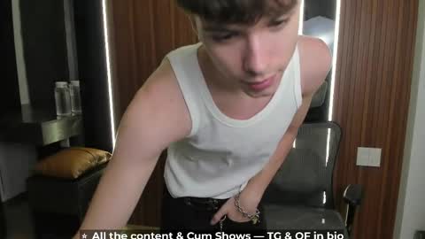 Hey I am Calvin  online show from April 2, 6:05 pm