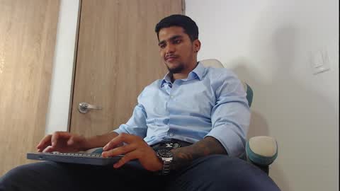 camilo_contre21 online show from November 19, 7:47 pm