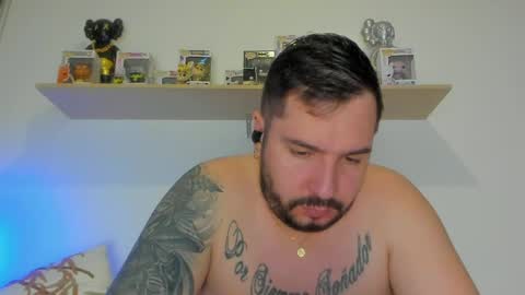 camilo_restrepo21 online show from April 5, 12:08 am