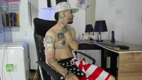 camiloherrera1 online show from May 28, 12:03 pm
