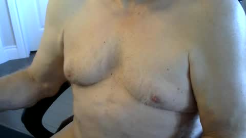 Snapshot of cdnmuscle chatting on December 3, 1:10 pm cdnmuscle online show from December 3, 1:10 pm
