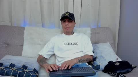 charlie_foxie online show from April 6, 6:52 pm