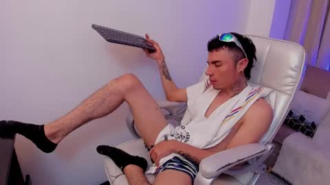 charlie_foxie online show from April 11, 6:31 am