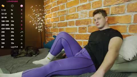 Charlie Smiley online show from December 17, 4:42 am