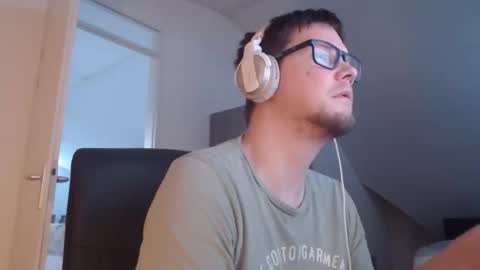 chillzonecam online show from September 8, 5:34 pm