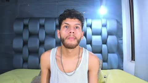 chris_grey2 online show from June 16, 12:40 pm