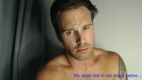 Chris Hemsworth online show from February 27, 9:58 pm