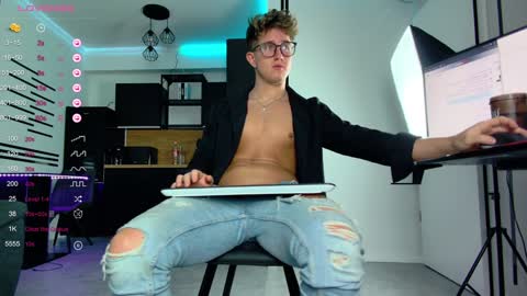 UPVOTE ME ------  ILL DO SOMETHING FOR FREE online show from December 5, 5:15 am