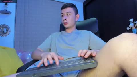 Snapshot of christmiller_1 chatting on February 16, 5:04 am christmiller_1 online show from February 16, 5:04 am