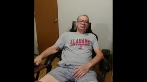 Snapshot of chubbyguy00054 chatting on February 9, 2:38 am chubbyguy00054 online show from February 9, 2:38 am