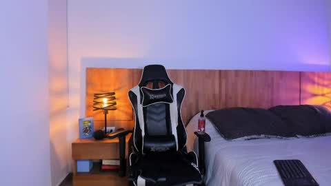 claytonburgues online show from April 11, 1:24 am