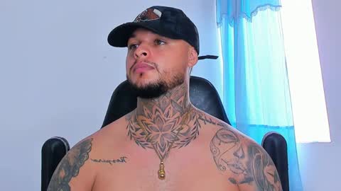 colin_fox1 online show from April 10, 4:03 pm