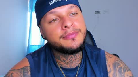 colin_fox1 online show from April 12, 4:30 pm