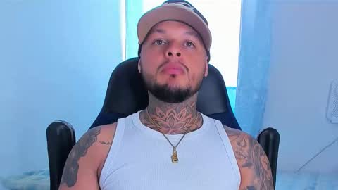 colin_fox1 online show from March 22, 8:03 pm