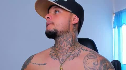 colin_fox1 online show from March 18, 6:33 pm