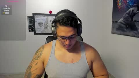 coltonmassif_ online show from November 26, 4:48 am